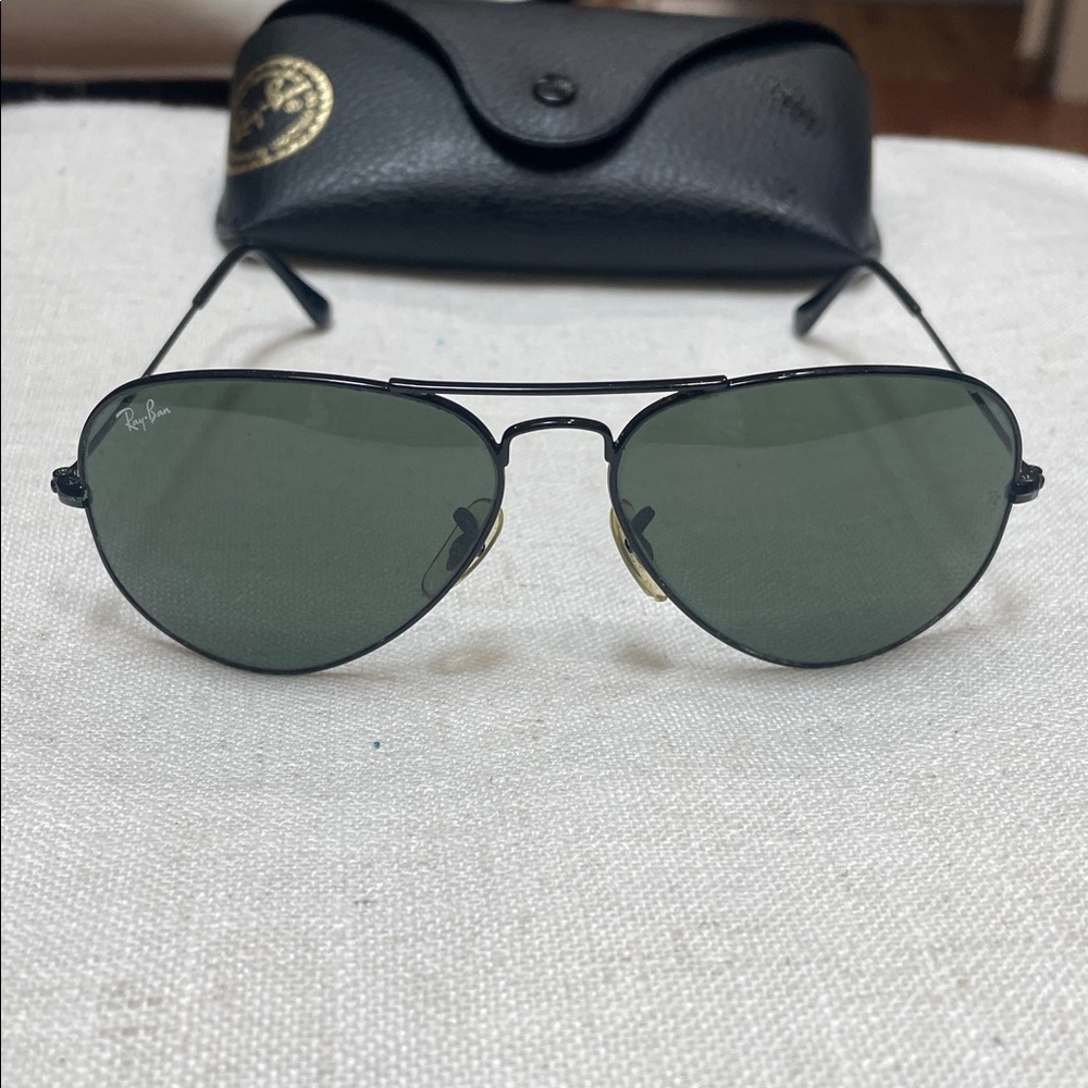 Ray-Ban Black Aviator Frame Sunglasses with Green Lenses